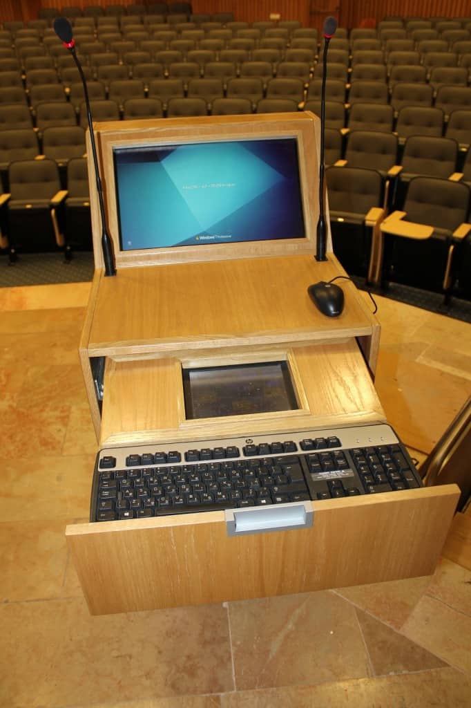 שולחן מרצה חכם, עמדת מרצה חכמה, פודיום חכם, עם שליטה על כל אביזרי המולטימדיה באולם. רמקול, סאונד, תאורה, מיזוג, Table Lecturer smart, smart lecturer position, Smart podium with control of all multimedia accessories hall. Speaker, sound, lighting, air conditioning and more