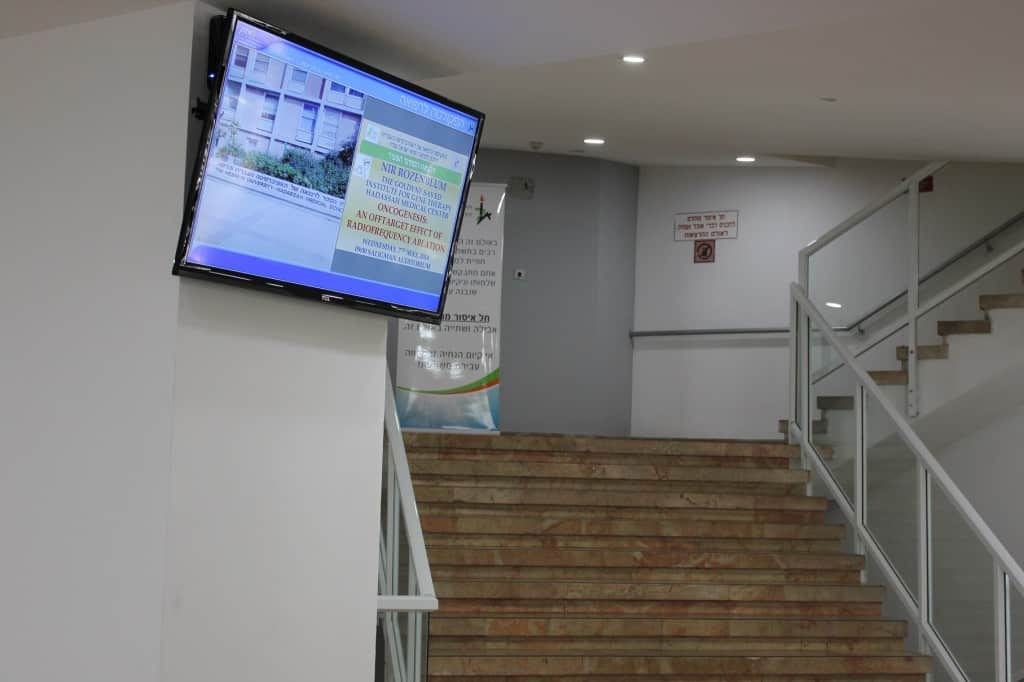 שילוט דיגיטלי, שילוט דיגיטלי לאוניברסיטה, שילוט דיגיטלי לאוניברסיטאות, שילוט דיגיטלי למכללה, שילוט דיגיטלי למכללות, שילוט דיגיטלי למתנס, שילוט דיגיטלי לחוגים, הודעות לתלמידים, הודעות לסטודנטים, מסכים דיגיטליים, פרסום, פרסום דיגיטלי, פרסום במסך, פרסום במסכים, מידע, תוכן, digital signage for kids, digital signage for school, digital signage for community center, digital signage for students, digital screens, advertising, digital advertising, advertising screen, advertising screens, information, content, digital signage,