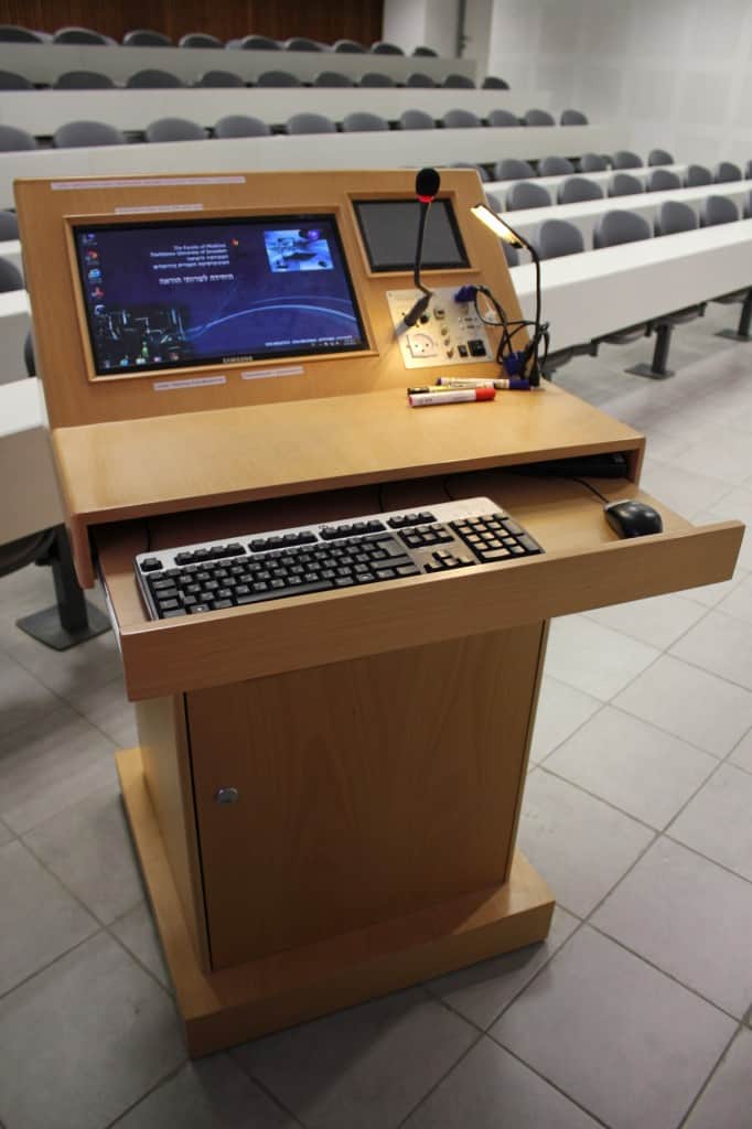 שולחן מרצה חכם, עמדת מרצה חכמה, פודיום חכם, עם שליטה על כל אביזרי המולטימדיה באולם. רמקול, סאונד, תאורה, מיזוג, Table Lecturer smart, smart lecturer position, Smart podium with control of all multimedia accessories hall. Speaker, sound, lighting, air conditioning and more